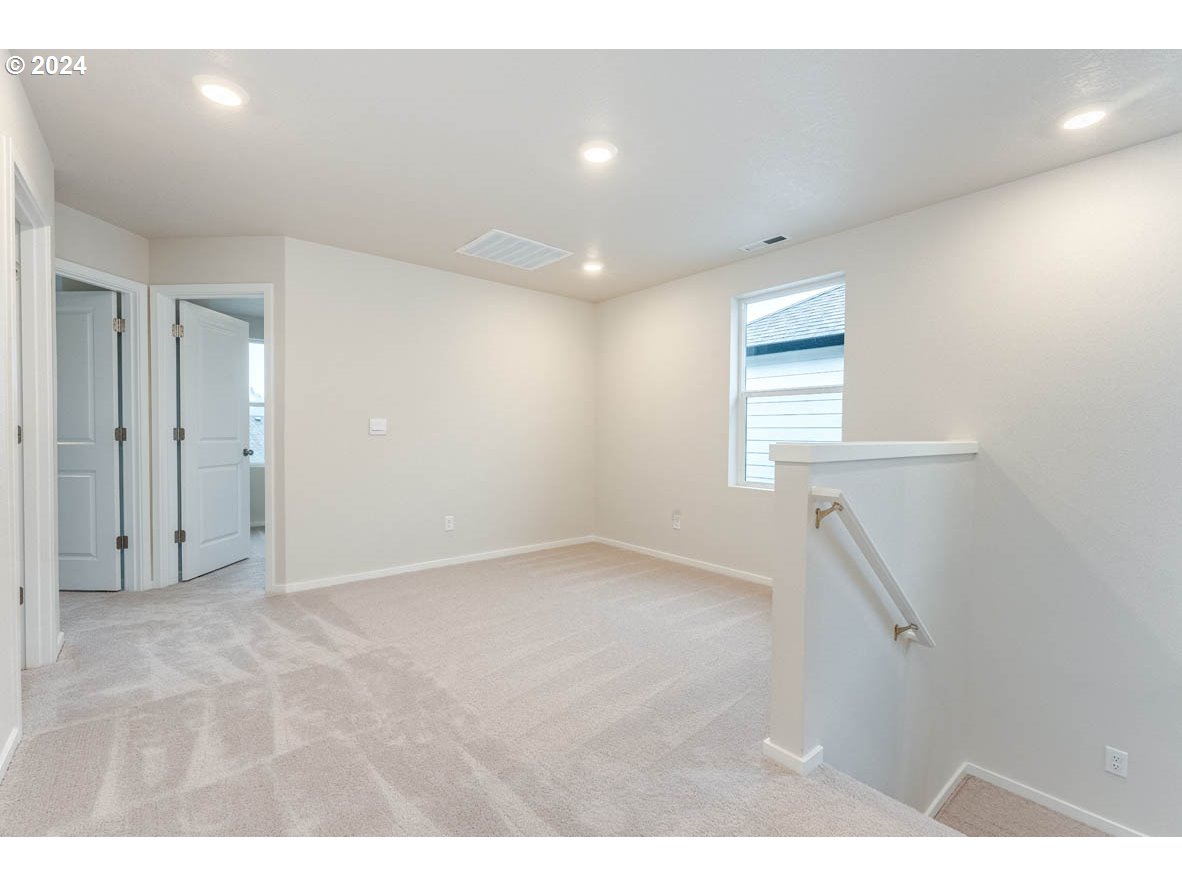 2654 U Street Springfield, OR 97477 - Photo 11 of 27 a view of an empty room