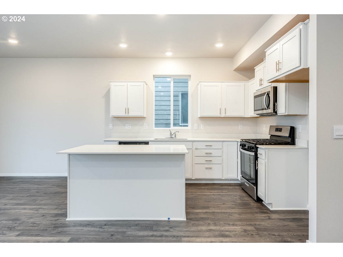2654 U Street Springfield, OR 97477 - Photo 6 of 27 a kitchen with cabinets appliances and a window