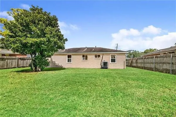 $1,600 | 44 Daffodil Lane, Westwego, LA 70094