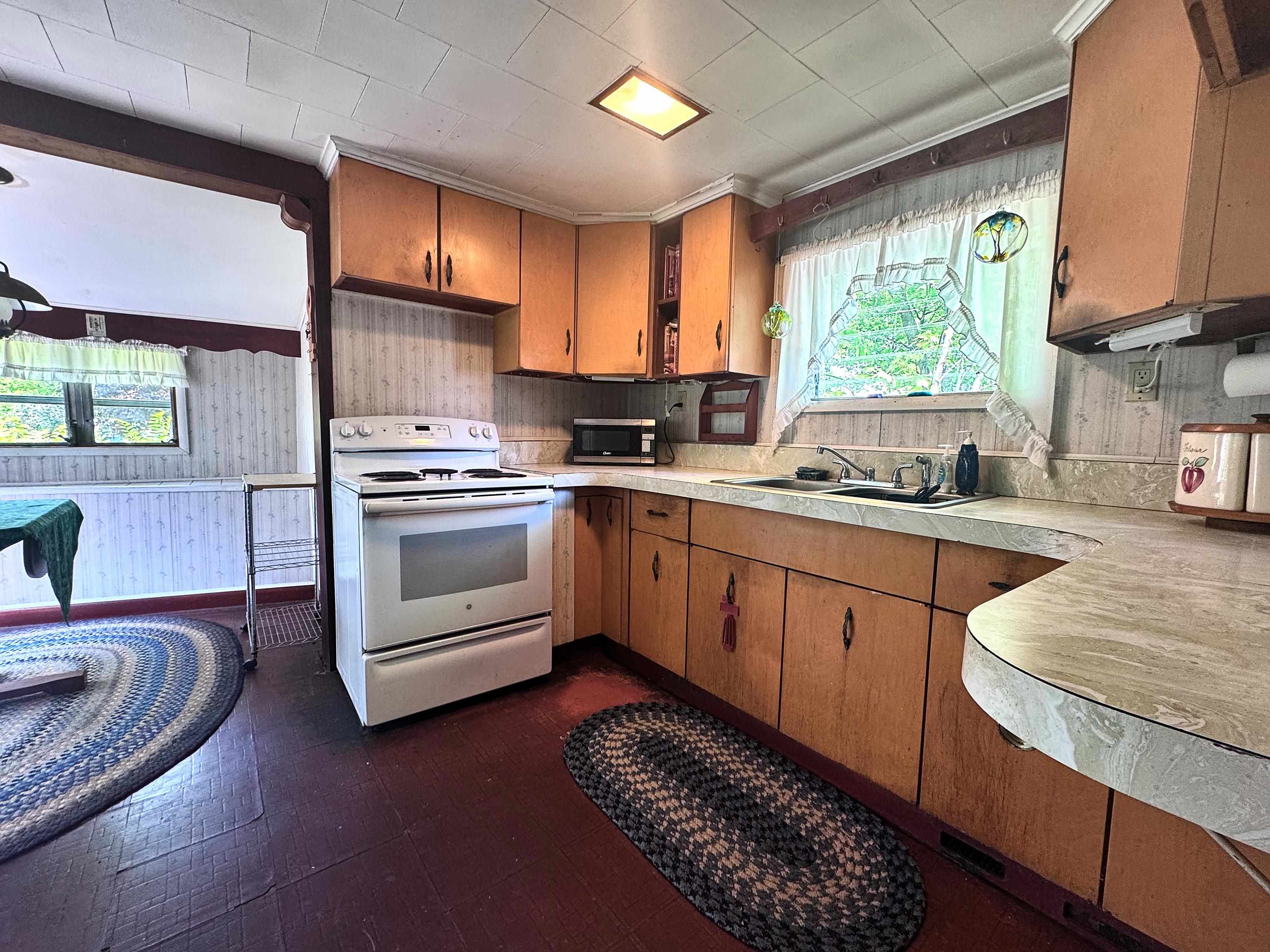 100 Webb Street Bennington, VT 05201 - Photo 5 of 57