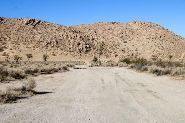 a view of a dry field