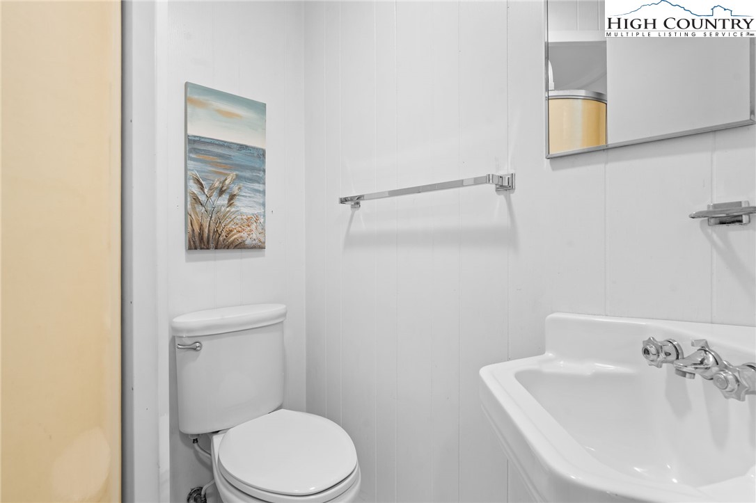 905 Charter Hills Road Beech Mountain, NC 28604 - Photo 16 of 33