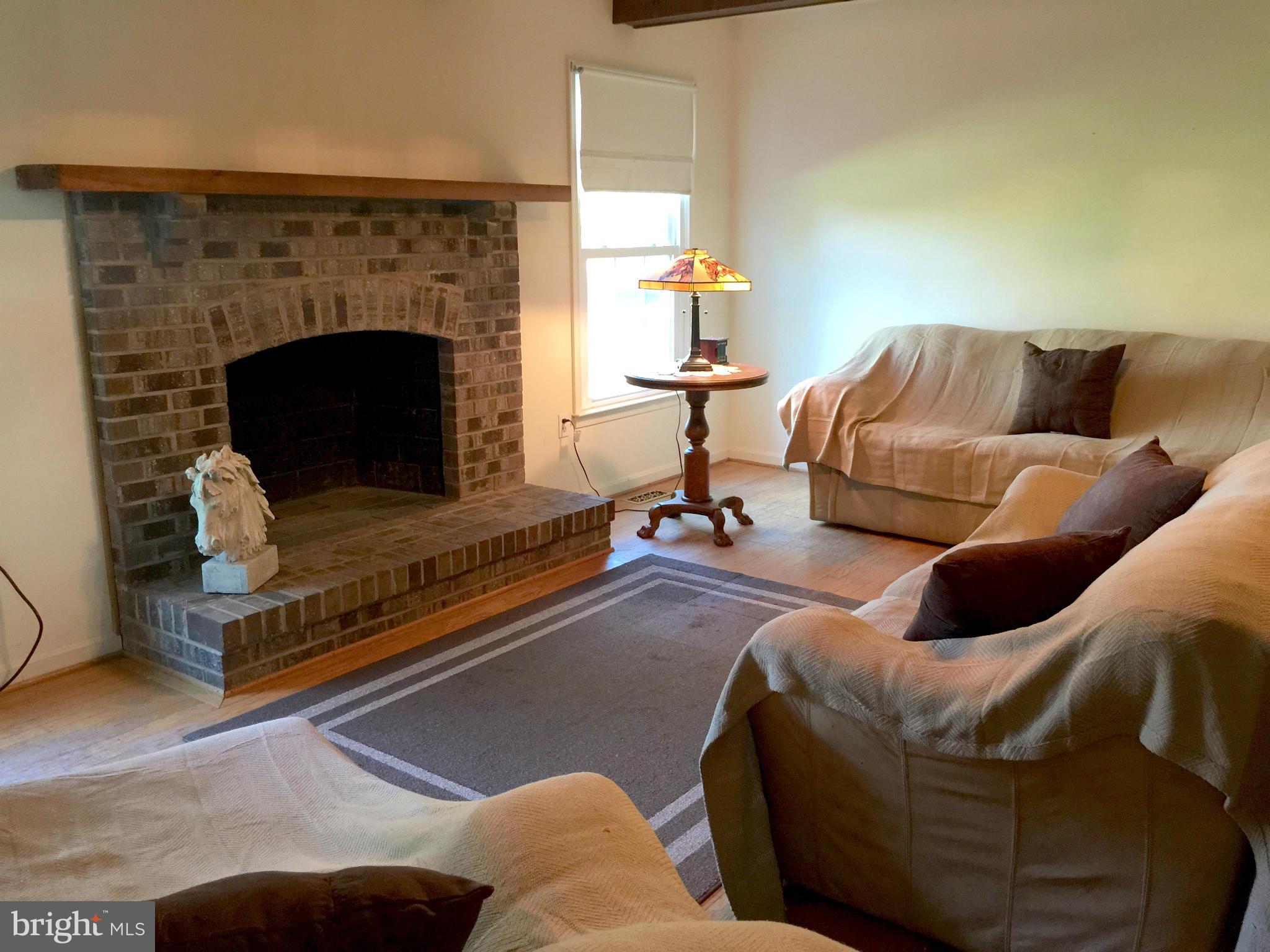 6680 Carters Run Road Warrenton, VA 20186 - Photo 17 of 30 Living Room