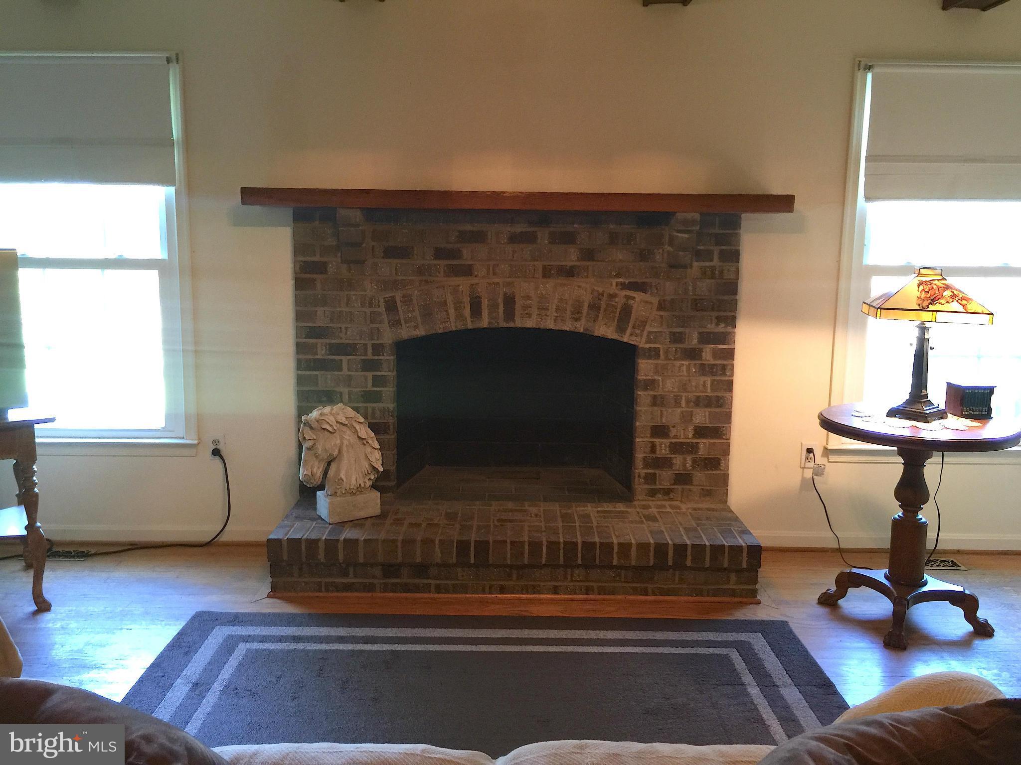 6680 Carters Run Road Warrenton, VA 20186 - Photo 18 of 30 Living Room