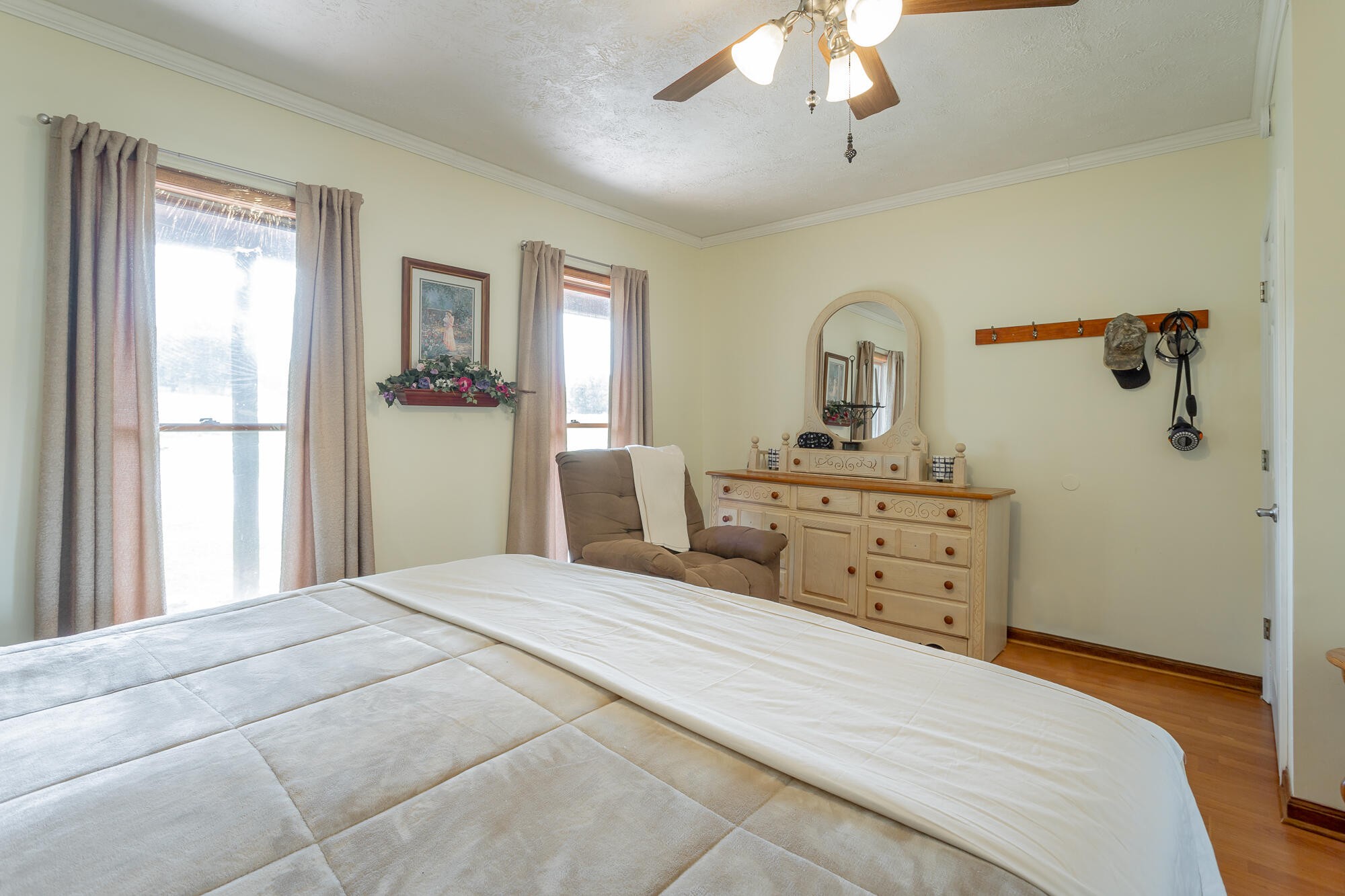 2195 Myers Road Pikeville, TN 37367 - Photo 51 of 100 a bedroom with a large bed and a dresser