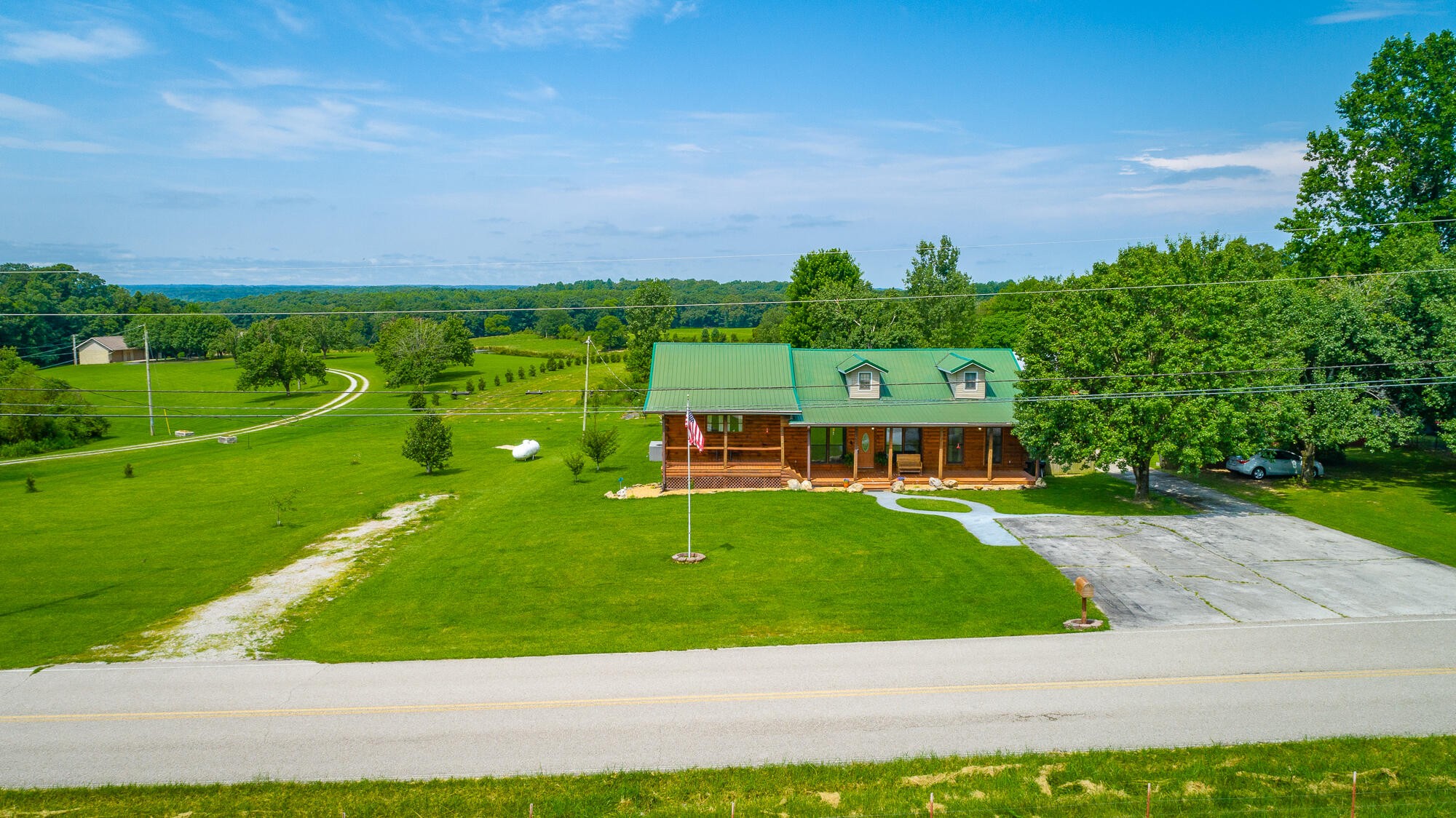 2195 Myers Road Pikeville, TN 37367 - Photo 97 of 100 a view of a big room with a big yard