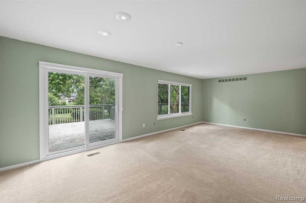 663 Lake Forest Road Rochester, MI 48309 - Photo 11 of 37