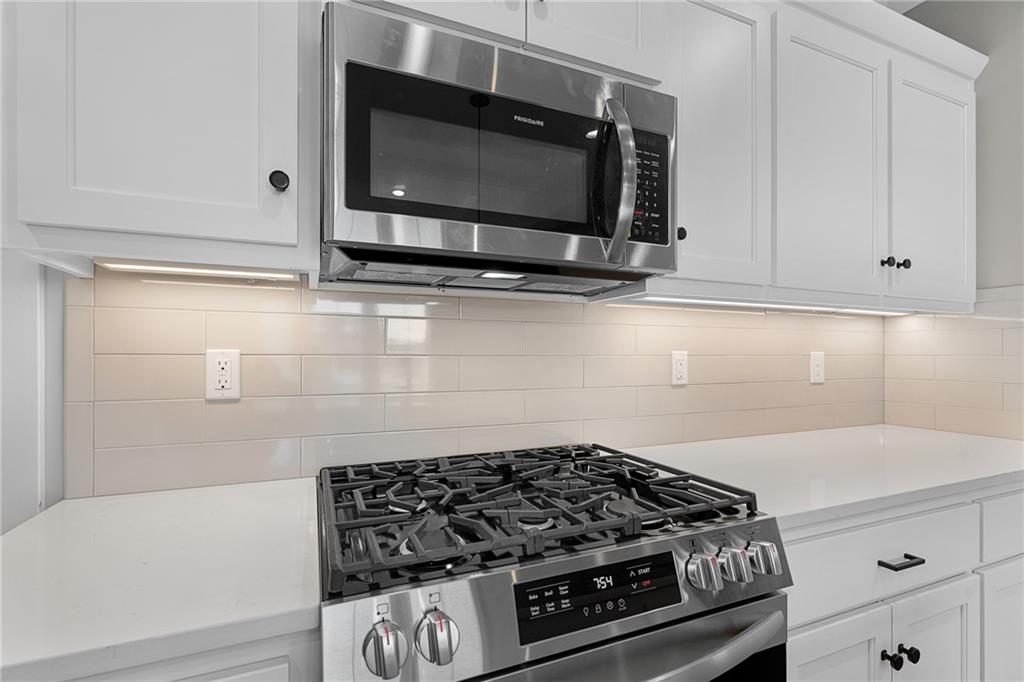 8213 Aurora Street Lenexa, KS 66220 - Photo 12 of 45