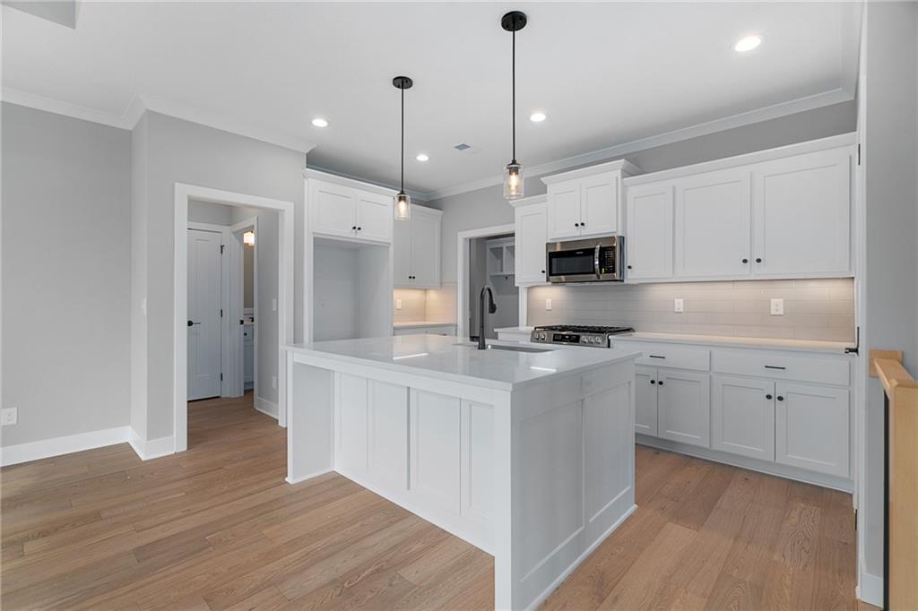 8213 Aurora Street Lenexa, KS 66220 - Photo 2 of 45