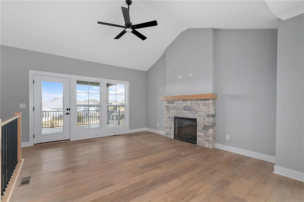 8213 Aurora Street Lenexa, KS 66220 - Photo 3 of 45