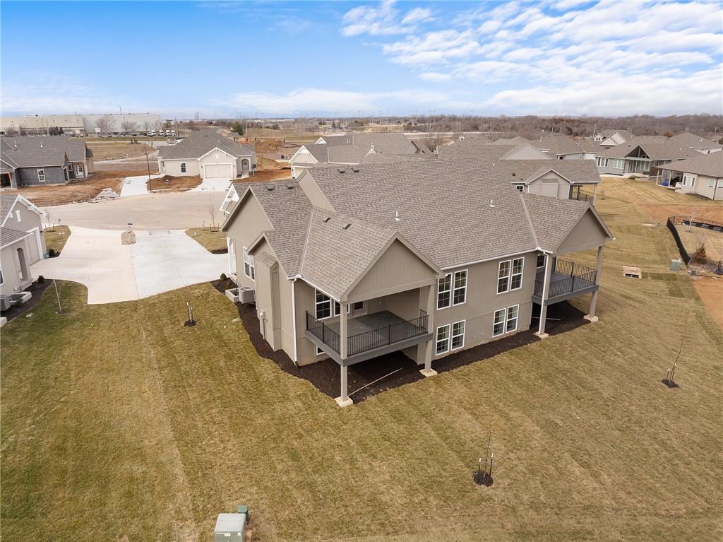 8213 Aurora Street Lenexa, KS 66220 - Photo 4 of 45