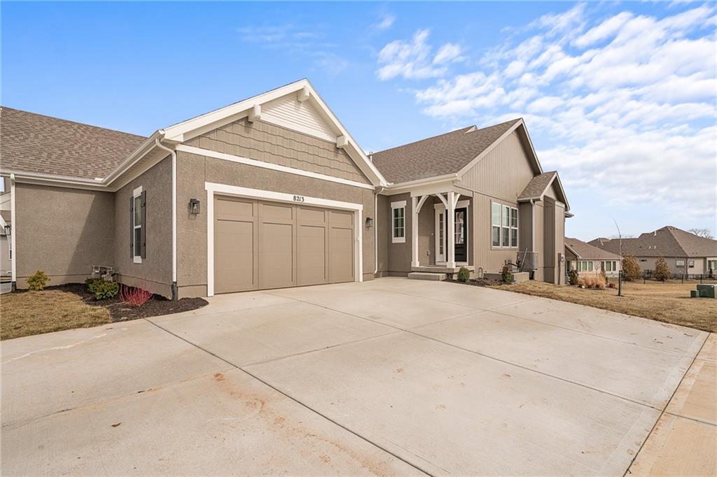 8213 Aurora Street Lenexa, KS 66220 - Photo 5 of 45