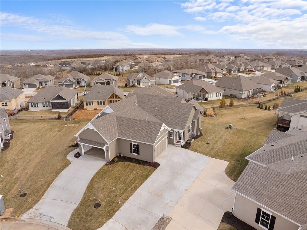 8213 Aurora Street Lenexa, KS 66220 - Photo 6 of 45