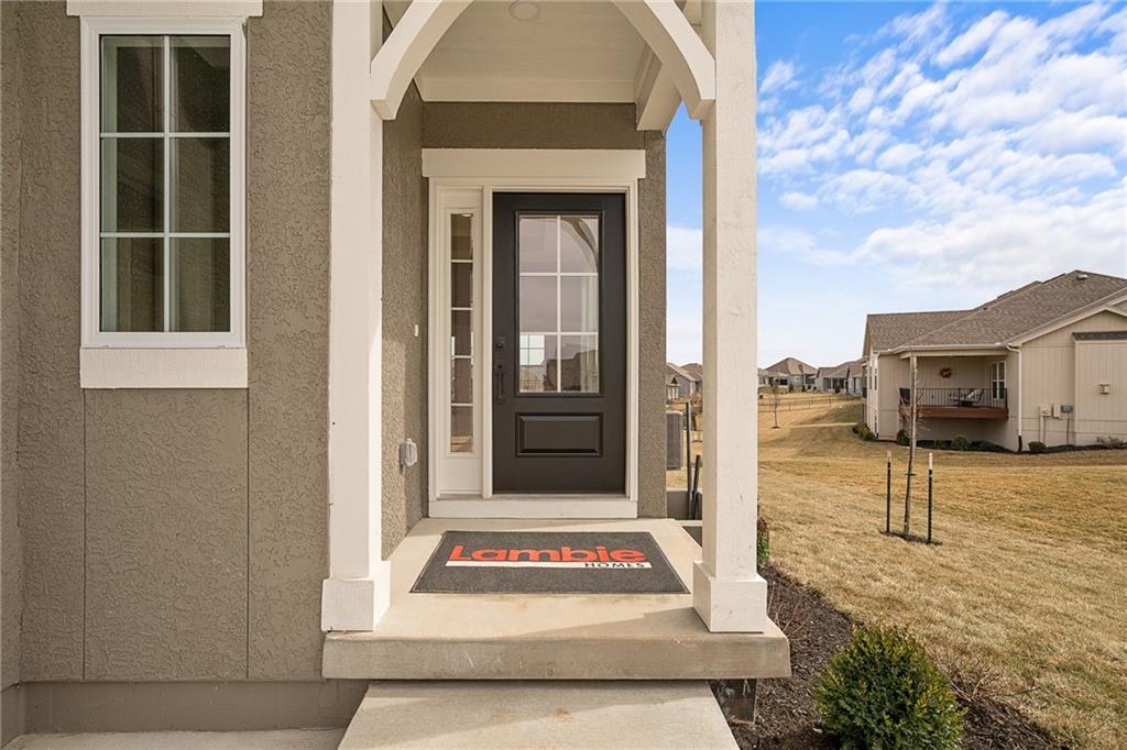 8213 Aurora Street Lenexa, KS 66220 - Photo 7 of 45