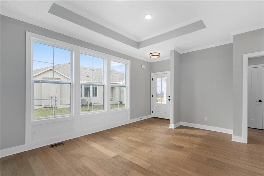 8213 Aurora Street Lenexa, KS 66220 - Photo 8 of 45