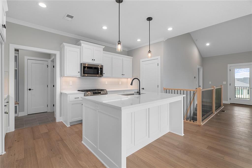 8213 Aurora Street Lenexa, KS 66220 - Photo 9 of 45