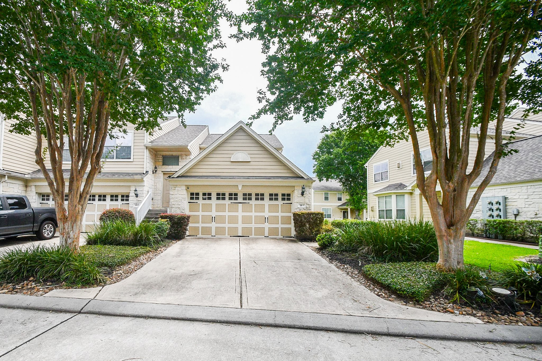 13600 Breton Ridge Street, Unit 36F Houston, TX 77070 - Photo 2 of 38 Welcoming driveway leading to this well-maintained home.