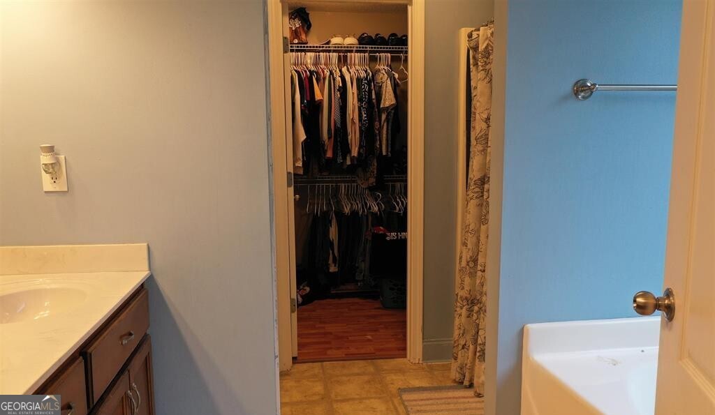 201 Boulder Creek Road Kathleen, GA 31047 - Photo 11 of 21 a view of walk in closet