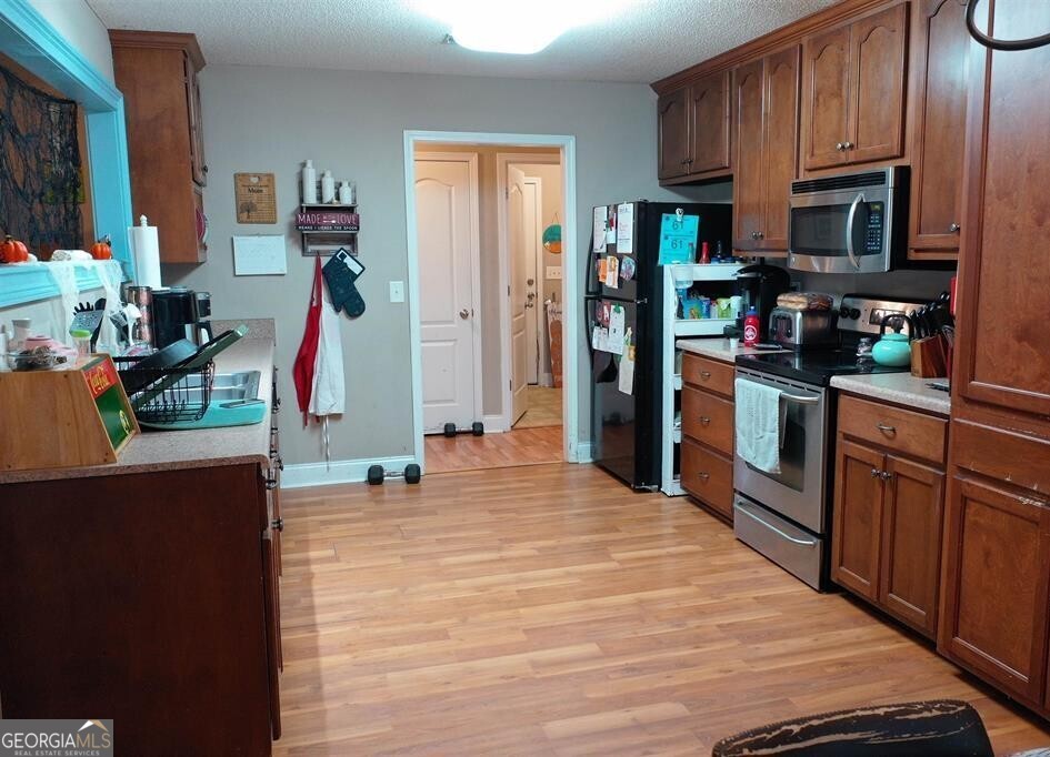 201 Boulder Creek Road Kathleen, GA 31047 - Photo 5 of 21 a kitchen with stainless steel appliances granite countertop a refrigerator and a stove top oven