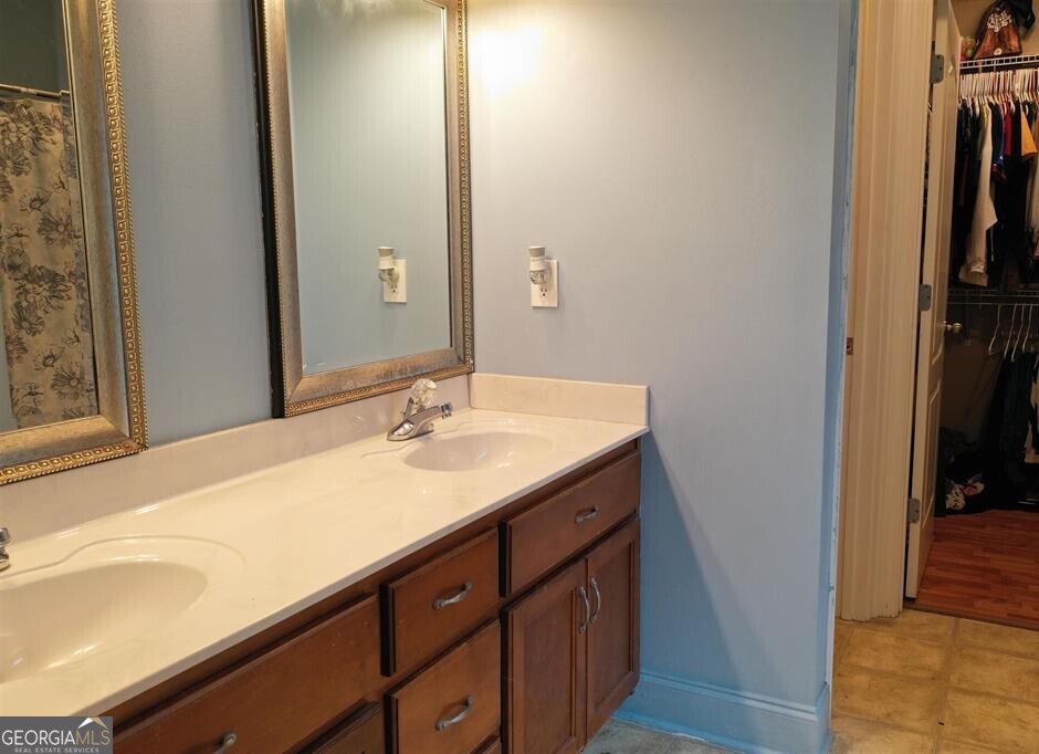 201 Boulder Creek Road Kathleen, GA 31047 - Photo 10 of 21 a bathroom with a sink and a mirror