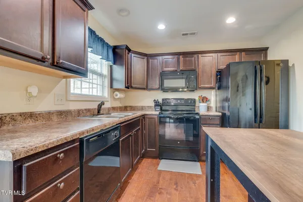 $229,000 | 704 Grays Pointe Court, Unit 39, Johnson City, TN 37615