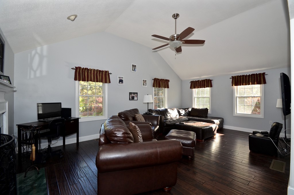 44 Lancaster Road Clinton, MA 01510 - Photo 10 of 30