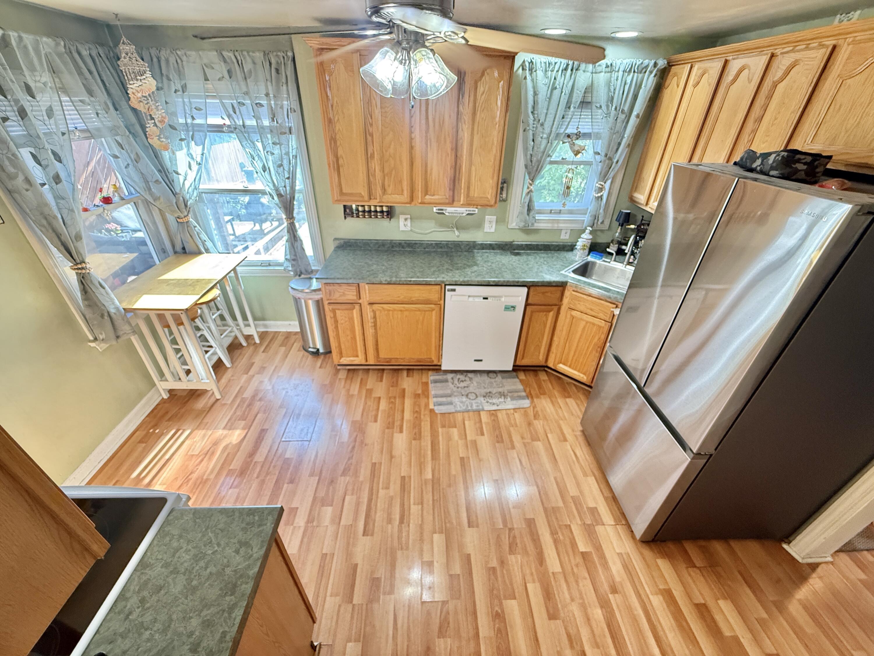 4009 South 5th Street Milwaukee, WI 53207 - Photo 6 of 23 Kitchen