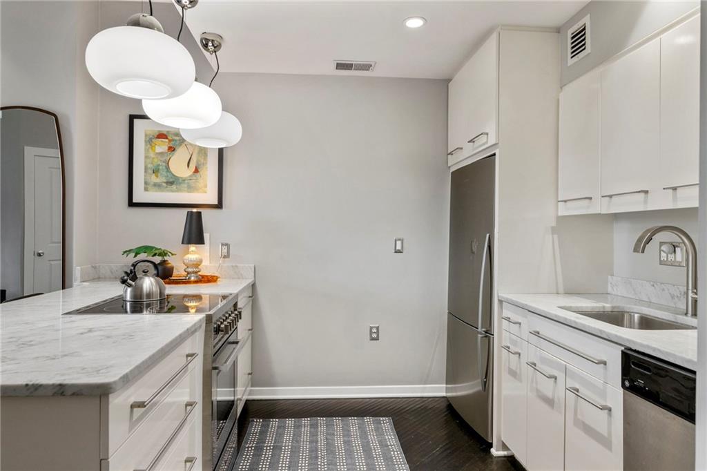 4545 Wornall Road, Unit LE4 Kansas City, MO 64111 - Photo 10 of 30