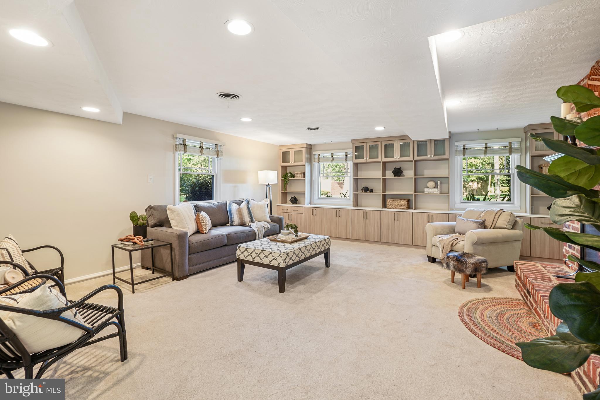 418 Neale Court Silver Spring, MD 20901 - Photo 22 of 33 Flooded with light! Such an inviting room!