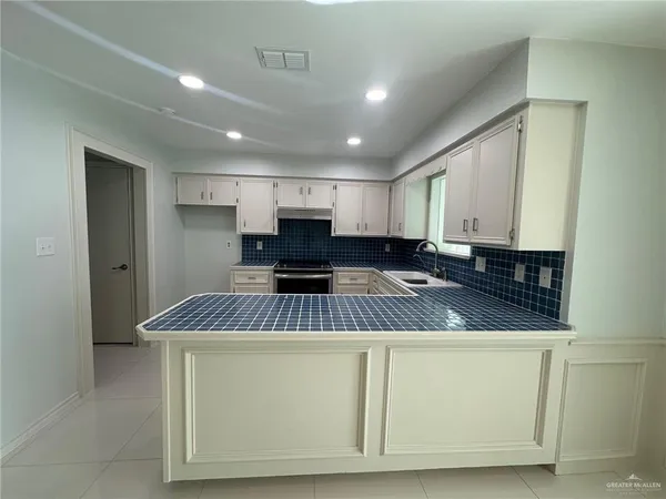 $2,000 | 4900 North E Street, McAllen, TX 78504