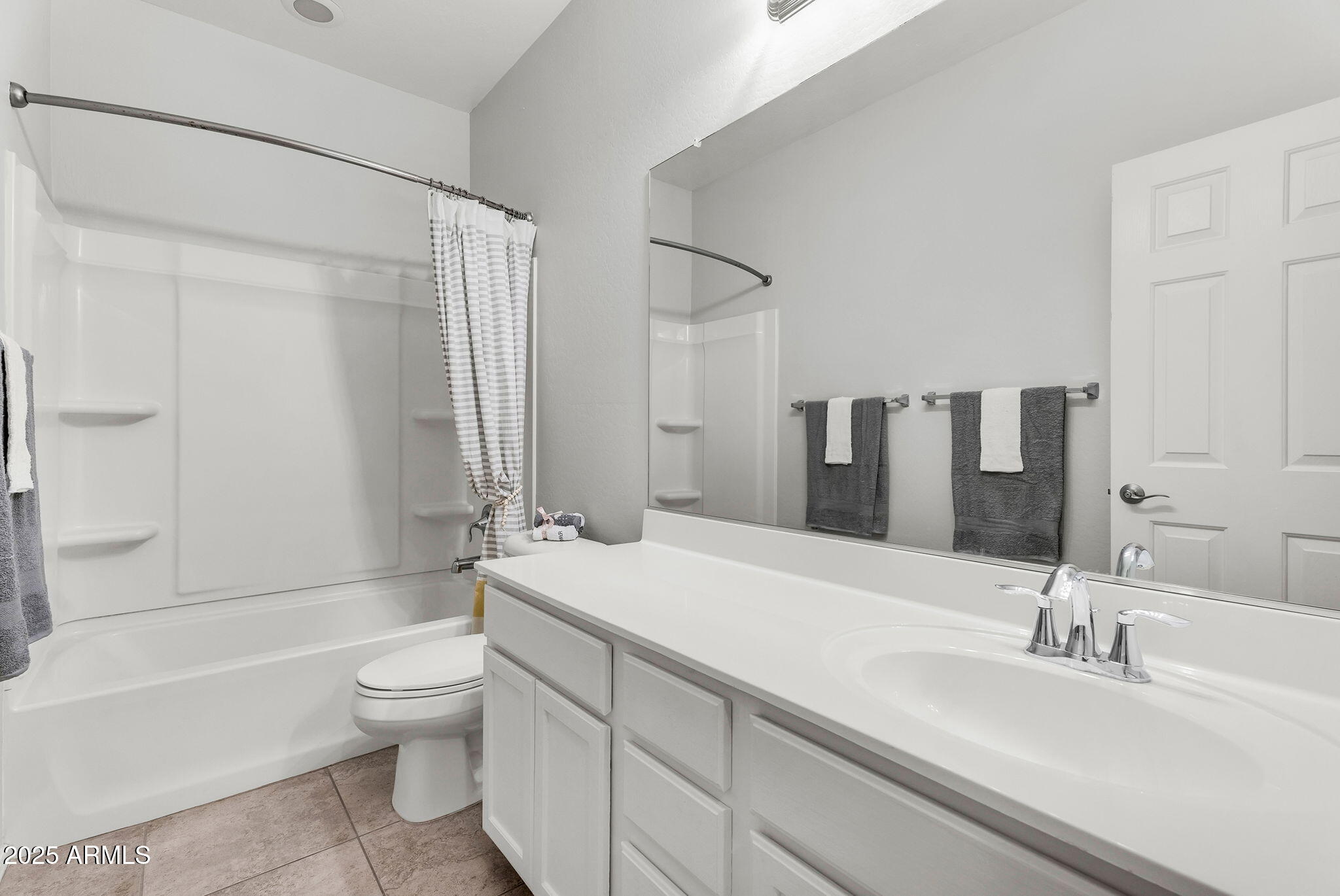 2759 East Mewes Road Gilbert, AZ 85298 - Photo 21 of 45 2nd Bathroom