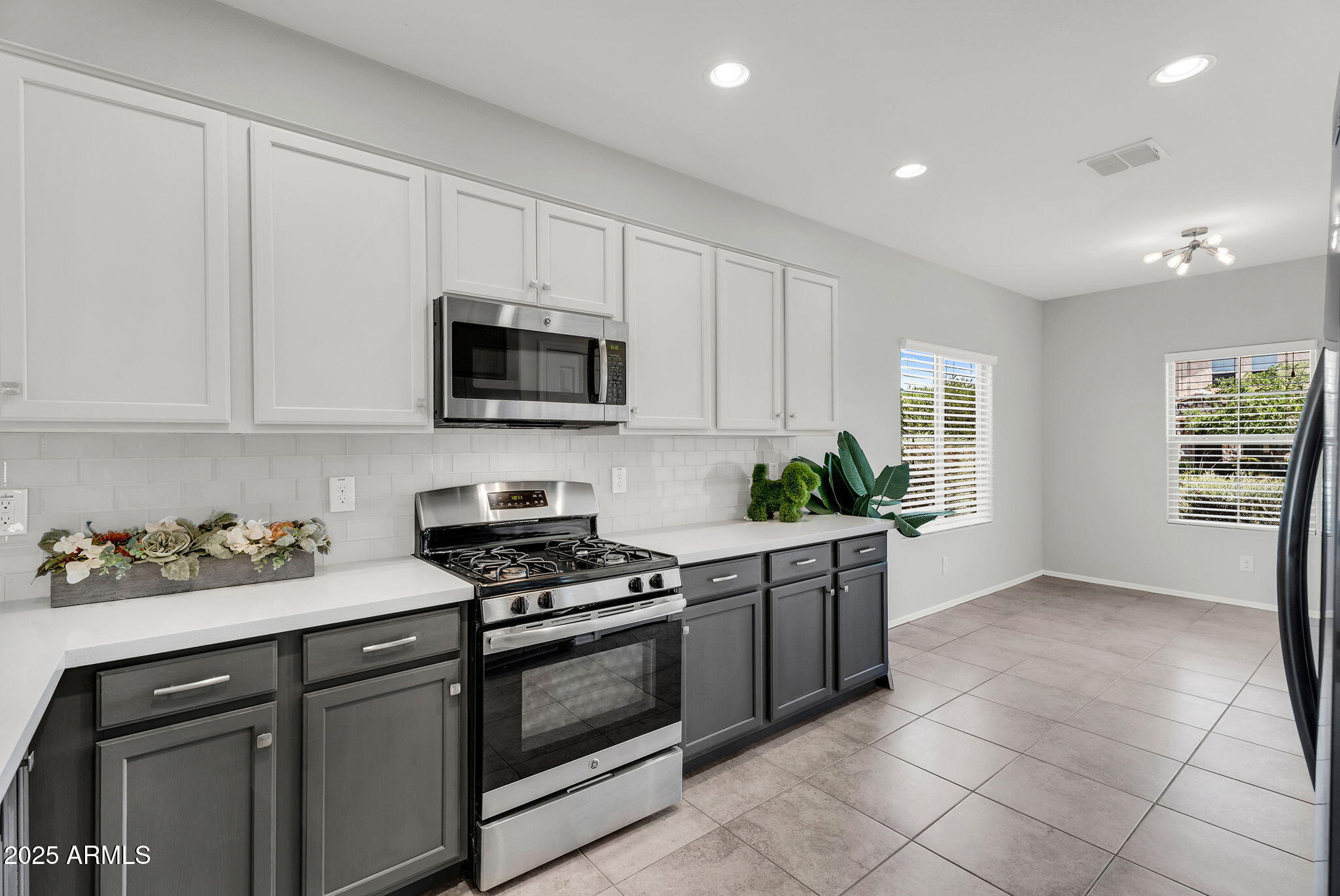 2759 East Mewes Road Gilbert, AZ 85298 - Photo 3 of 45 Kitchen & Breakfast Nook