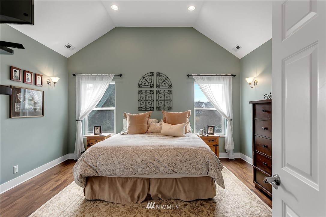 5615 Northeast 10th Street Renton, WA 98059 - Photo 16 of 35 a bedroom with a bed a mirror and lamp