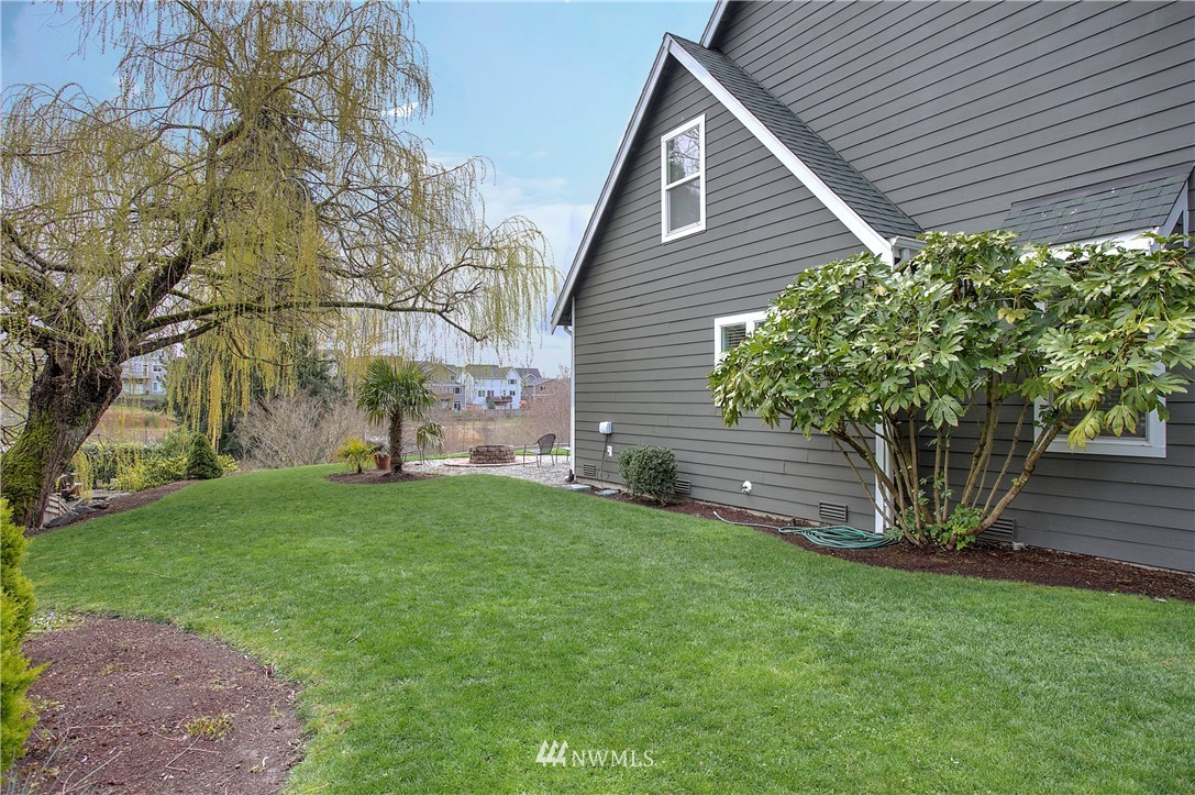5615 Northeast 10th Street Renton, WA 98059 - Photo 30 of 35 a backyard of a house with lots of green space