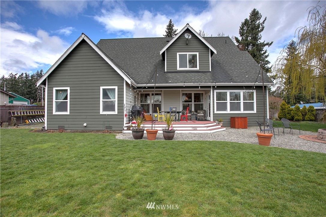 5615 Northeast 10th Street Renton, WA 98059 - Photo 33 of 35 a front view of house with yard and green space