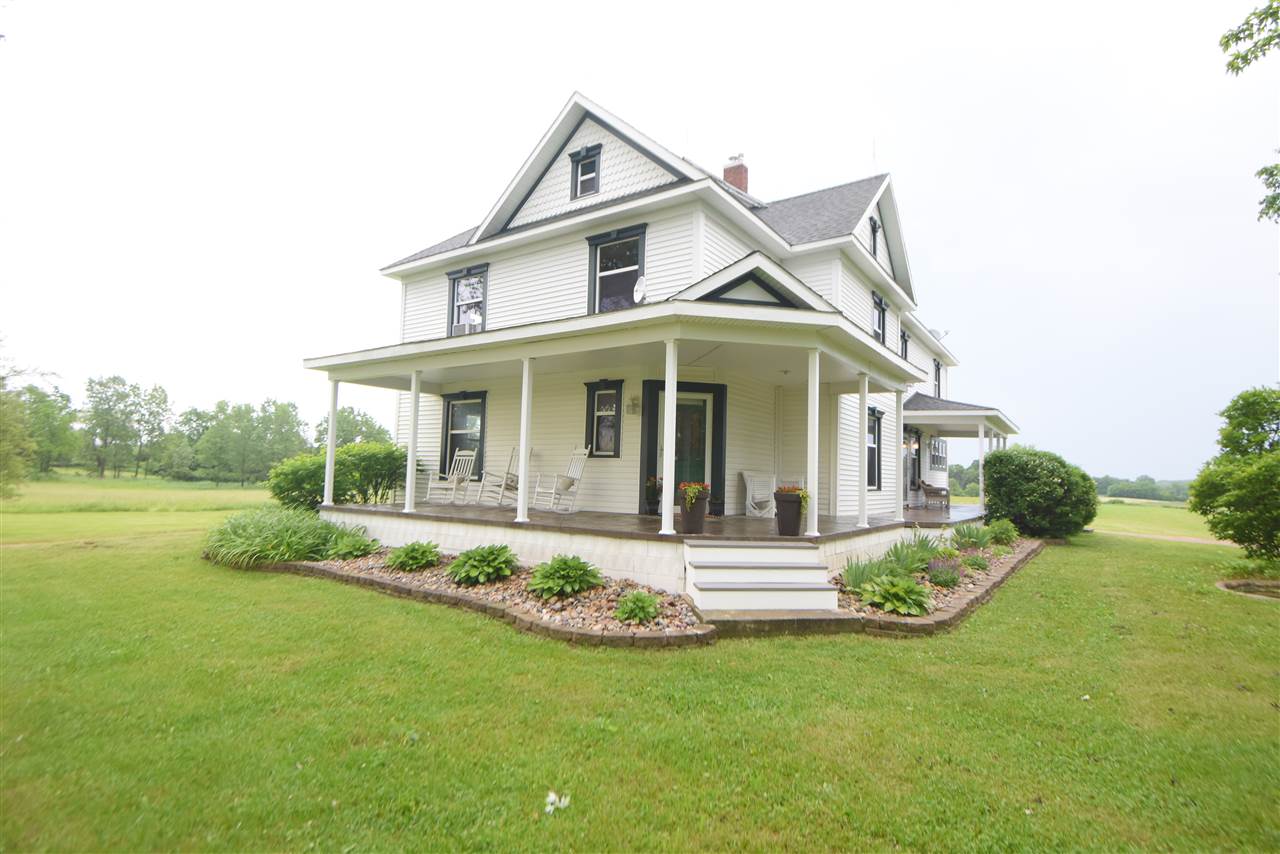 7422 Green Road Fenton, MI 48430 - Photo 1 of 56