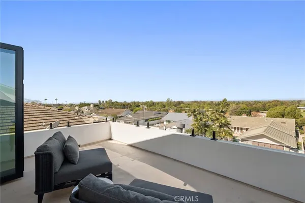 $5,485,000 | 2433 Blackthorn Street, Newport Beach, CA 92660