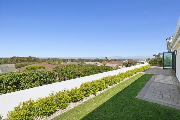 $5,485,000 | 2433 Blackthorn Street, Newport Beach, CA 92660