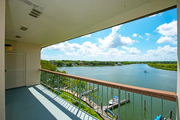 $1,800 | 18809 Egret Bay Boulevard, Unit 127, Webster, TX 77058
