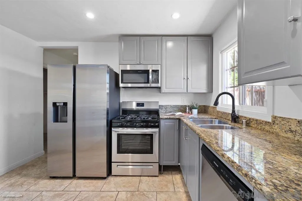 1296 Cresthill Road El Cajon, CA 92021 - Photo 8 of 35 Gallery Image 8