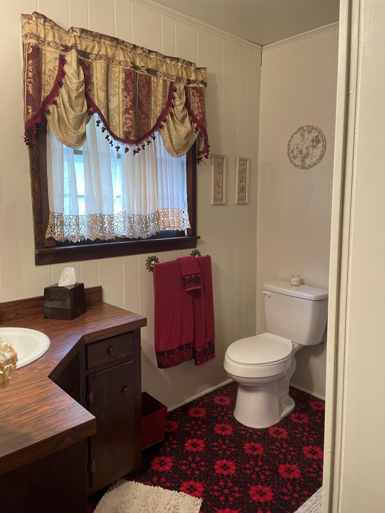 111 Edgefield Road Bristol, TN 37620 - Photo 11 of 16 IMG_1763