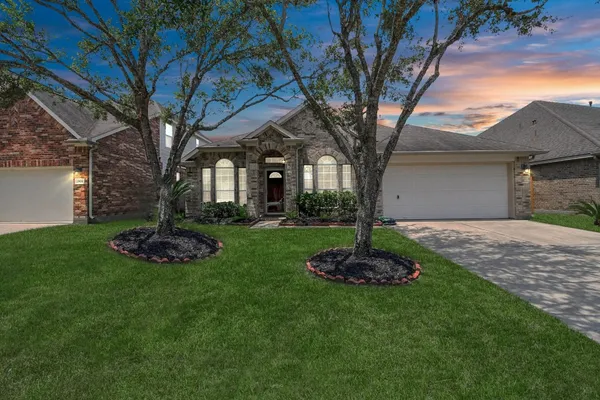 $2,450 | 2924 Perdido Bay Lane, Pearland, TX 77584