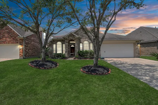 $2,450 | 2924 Perdido Bay Lane, Pearland, TX 77584