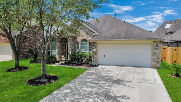 $2,450 | 2924 Perdido Bay Lane, Pearland, TX 77584