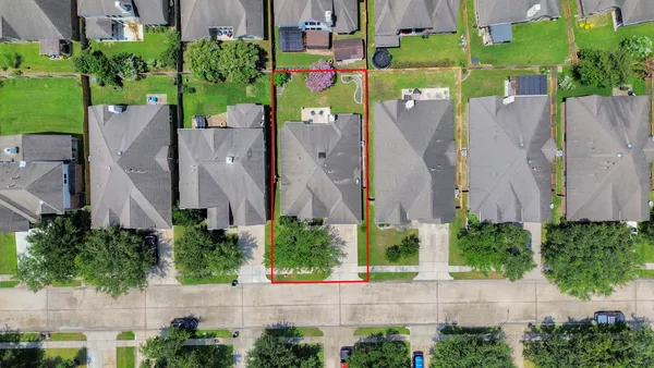 $2,450 | 2924 Perdido Bay Lane, Pearland, TX 77584