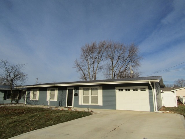 1003 Highland Park Decatur, IN 46733 - Photo 2 of 24