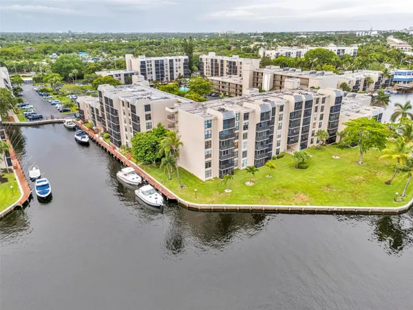 $404,900 | 7 Royal Palm Way, Boca Raton, FL 33432