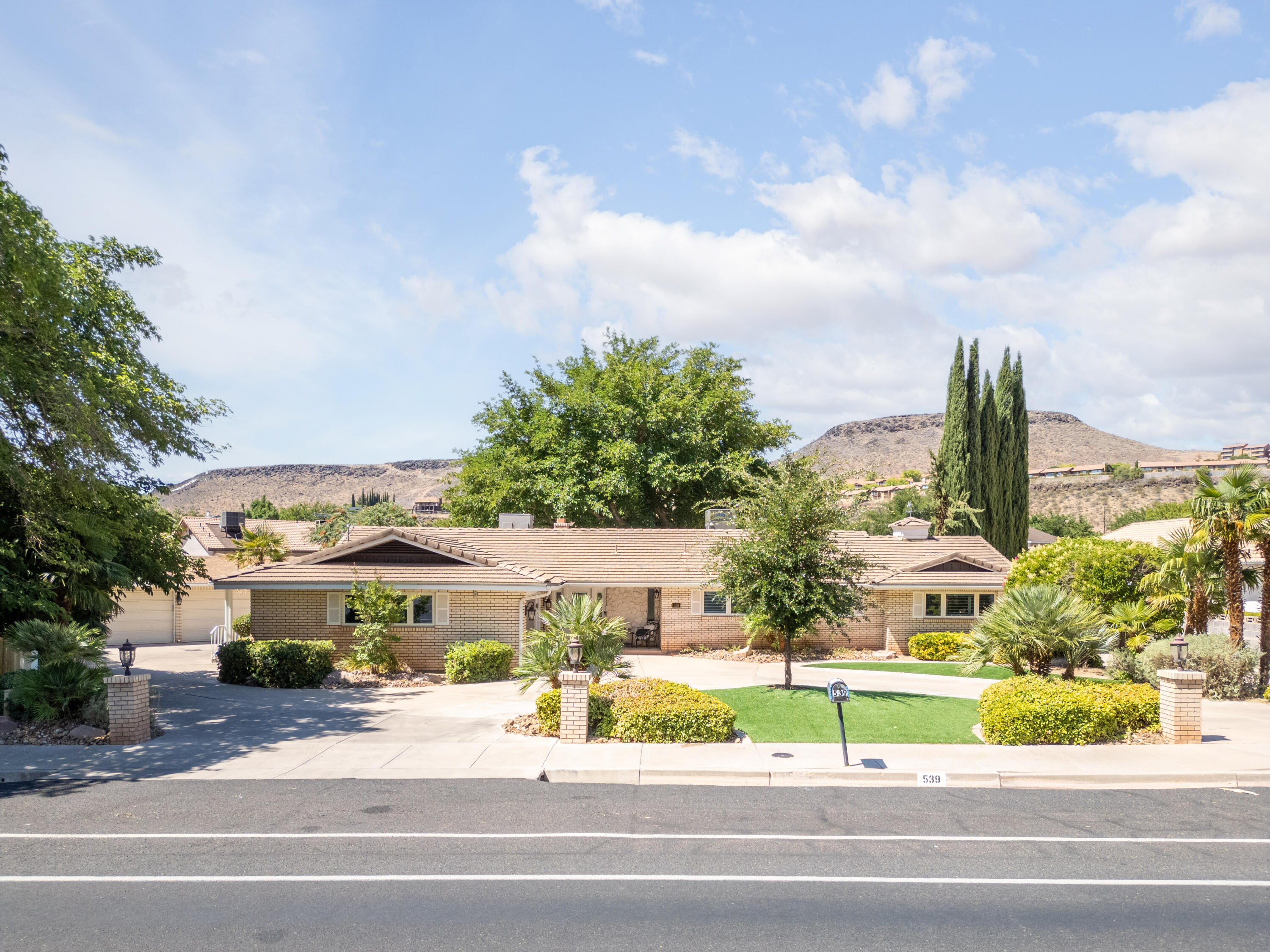 539 Diagonal Street St. George, UT 84770 - Photo 1 of 40 01 - Front of Home