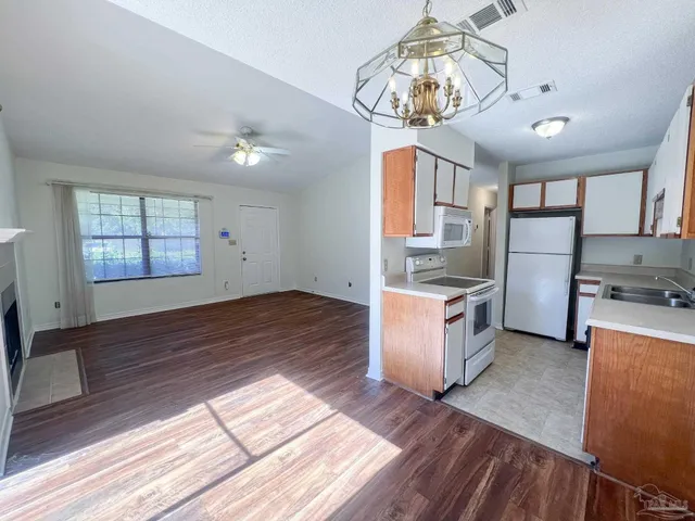 $1,250 | 4456 Bellview Avenue, Unit 7C, Pensacola, FL 32526