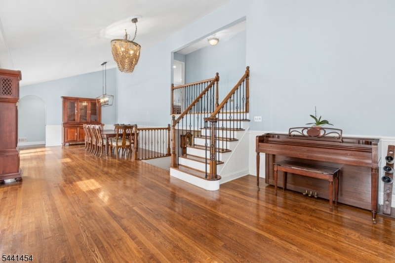 1179 Blazo Terrace Mountainside, NJ 07092 - Photo 6 of 41